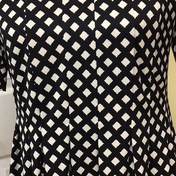 CUTE BLK & WHITE PRINT SHORT SLEV DRESS PM - Picture 4 of 10